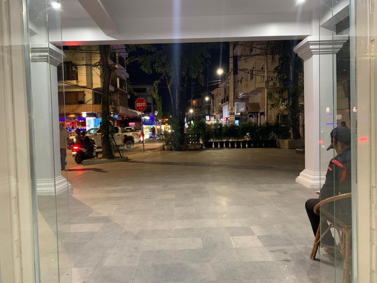 Nico'S Hotel And Skybar Siem Reap Exterior photo