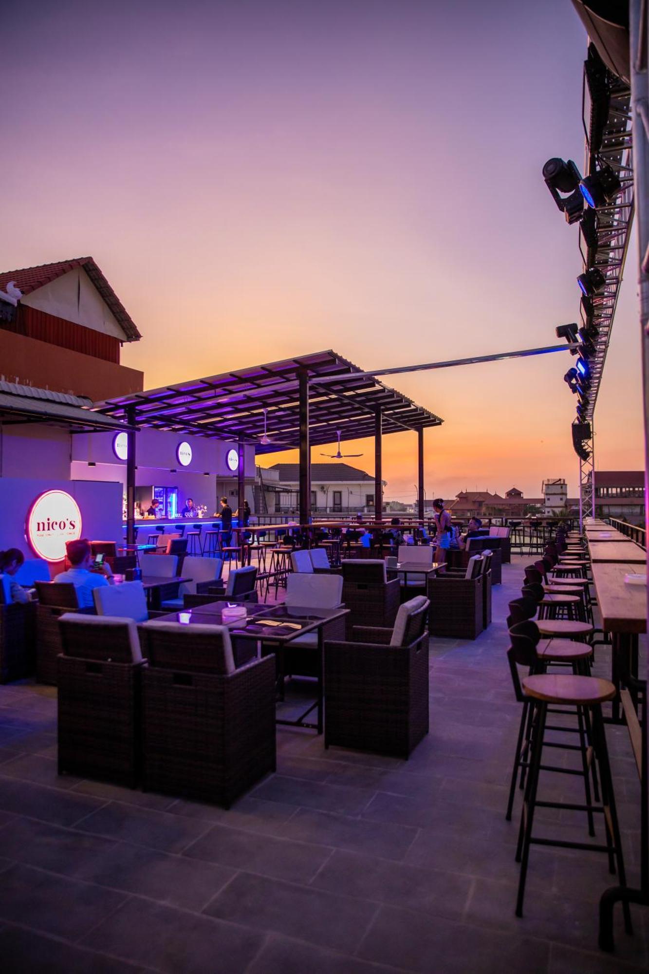 Nico'S Hotel And Skybar Siem Reap Exterior photo
