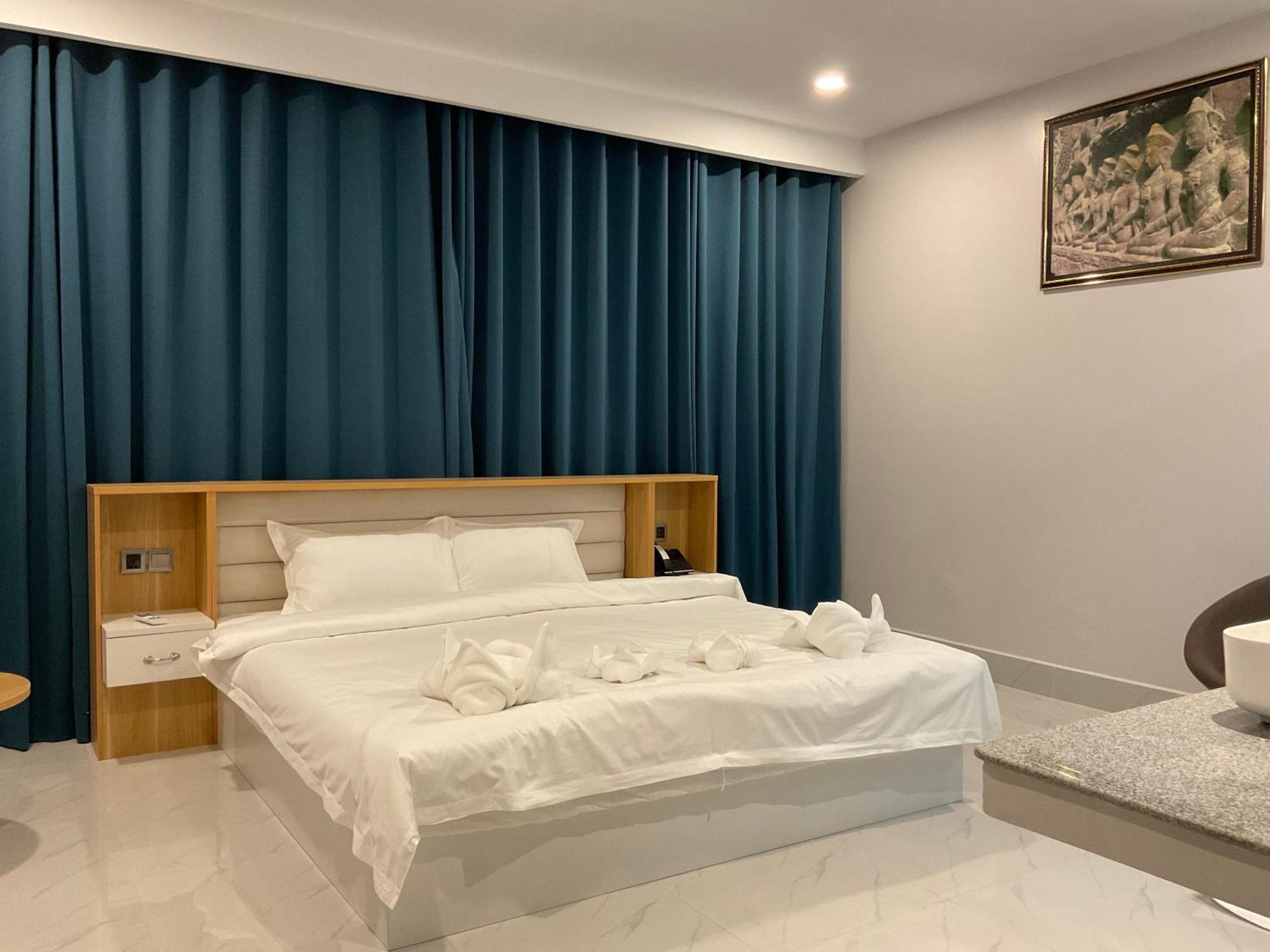 Nico'S Hotel And Skybar Siem Reap Exterior photo