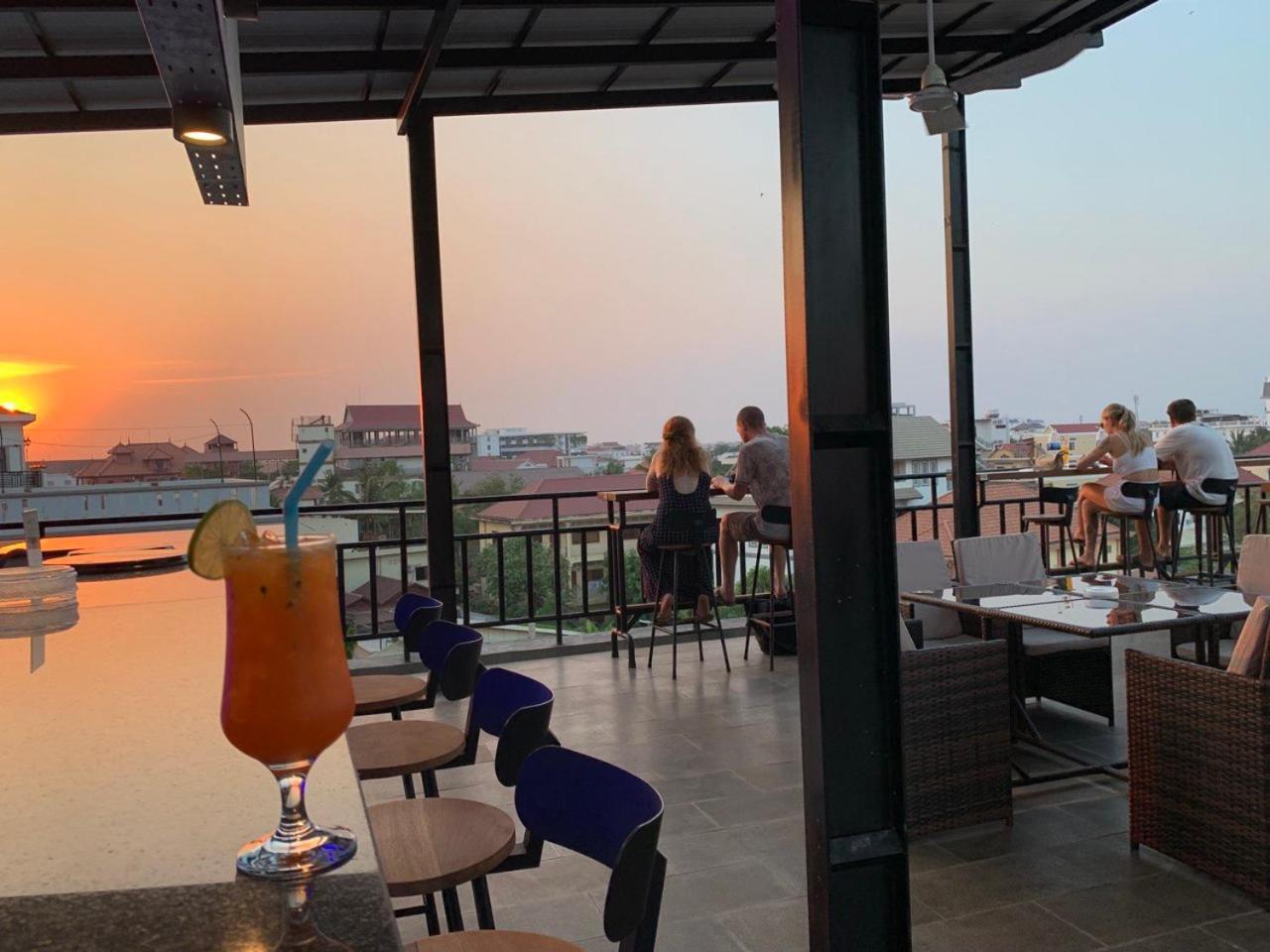 Nico'S Hotel And Skybar Siem Reap Exterior photo